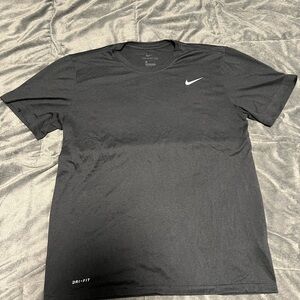 Mens Nike dri fit shirt. Large.